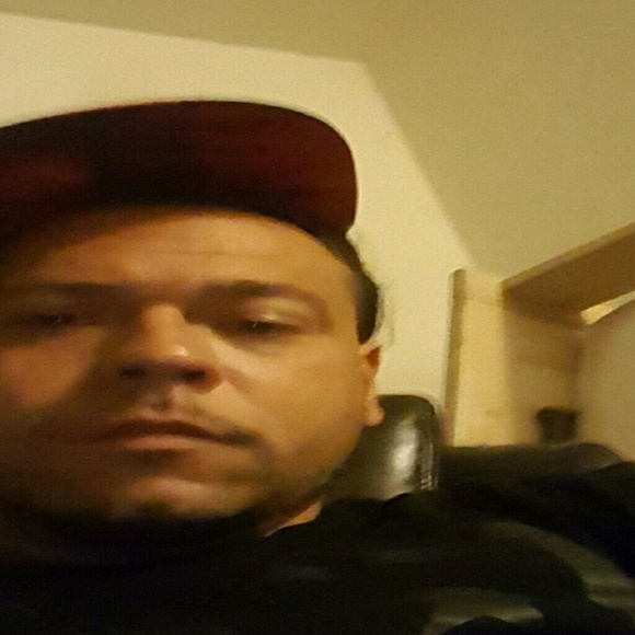 Profile Picture of Jose Castellon (@lutecomeagain) on Poshmark