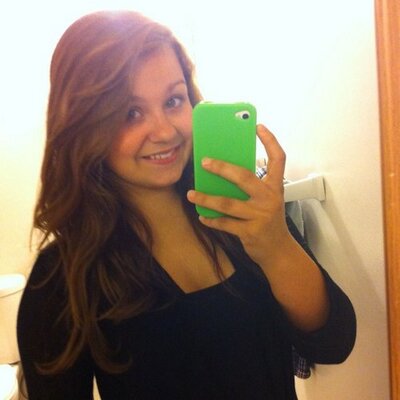 Profile Picture of Ashlee Hicks (@Hickster2120) on Twitter