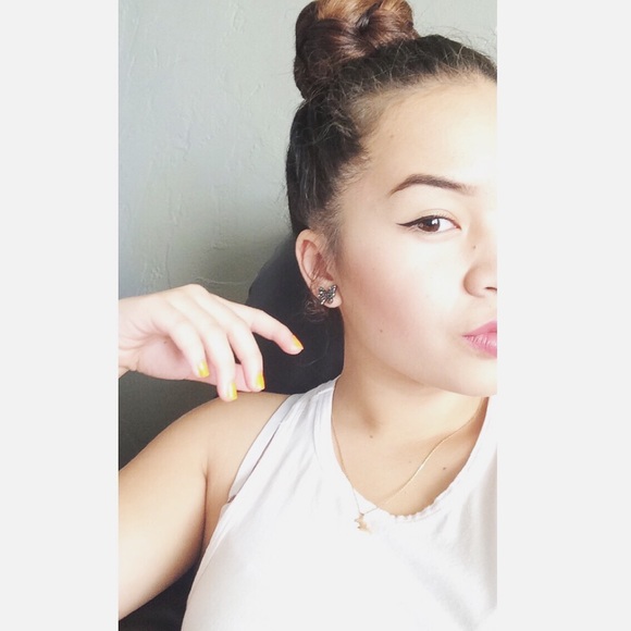 Profile Picture of Kasey Souvannaleuth (@callmekasey) on Poshmark