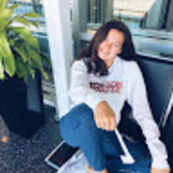 Profile Picture of Nora Scanlon (@norascanlon5) on Poshmark