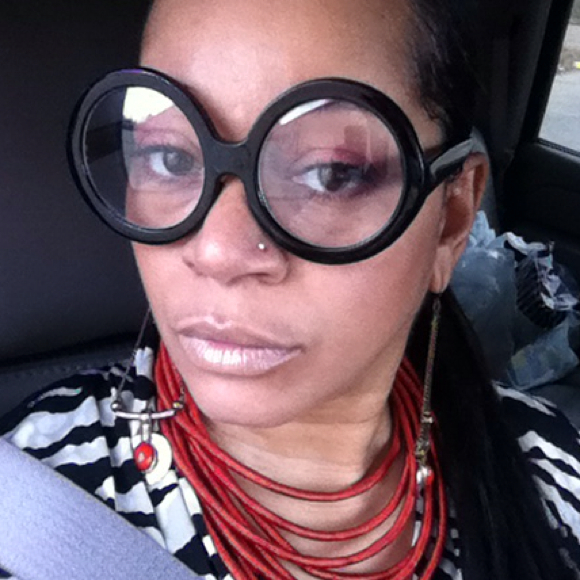 Profile Picture of Tracey Nealy (@2beautifull4u) on Poshmark