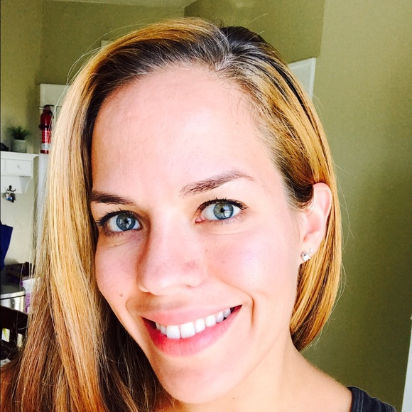 Profile Picture of Lorane Rodriguez (@loly1001) on Poshmark