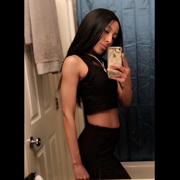 Profile Picture of Bianca Gee (@bianca_gee) on Poshmark