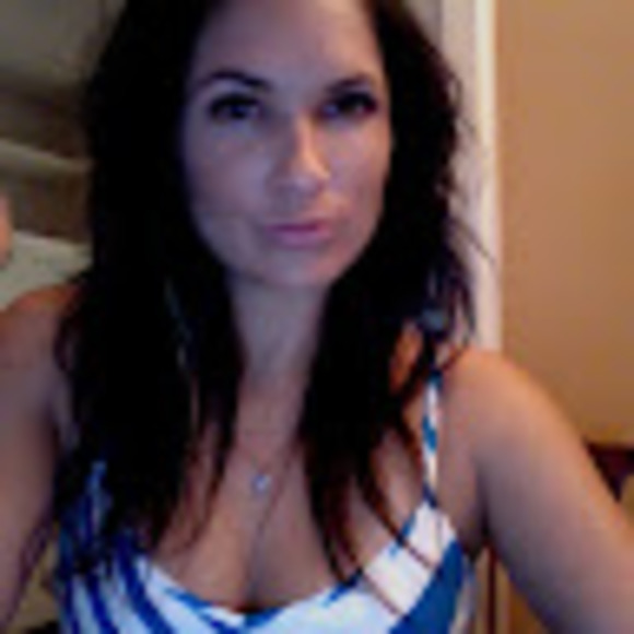 Profile Picture of Karen Gould (@karengould492) on Poshmark