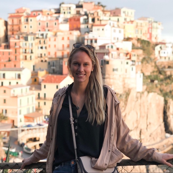 Profile Picture of Kelli Bates (@kellibates4) on Poshmark