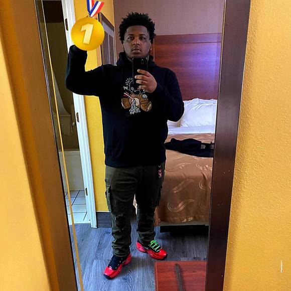 Profile Picture of Jae Gates (@jaedangates) on Poshmark