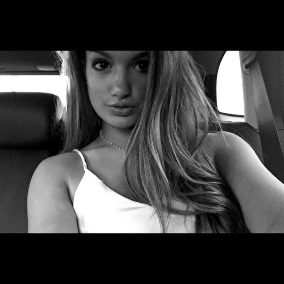 Profile Picture of Julia Suarez (@juliasuarezzz) on Poshmark