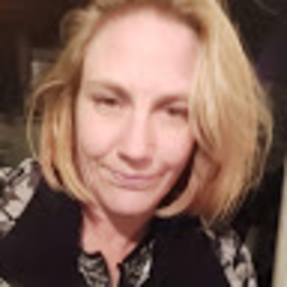Profile Picture of Amanda Norton (@nortonamanda81) on Poshmark