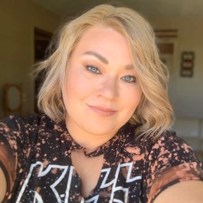Profile Picture of Kim Mount (@KimMount3) on Twitter