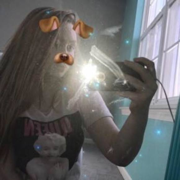 Profile Picture of Emily Pearce (@emilyrylee) on Poshmark