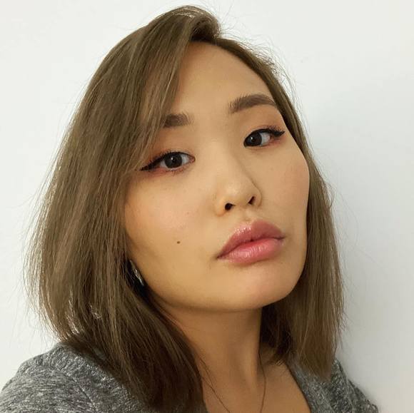 Profile Picture of Hanah Sitzes (@hanah23) on Poshmark