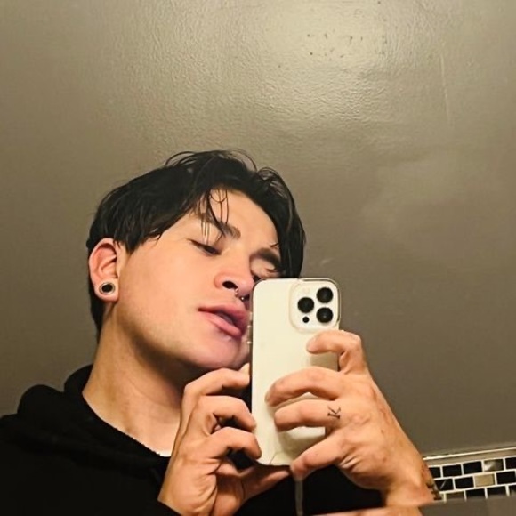 Profile Picture of Jonathan Mayorga (@jonathanmayo265) on Poshmark