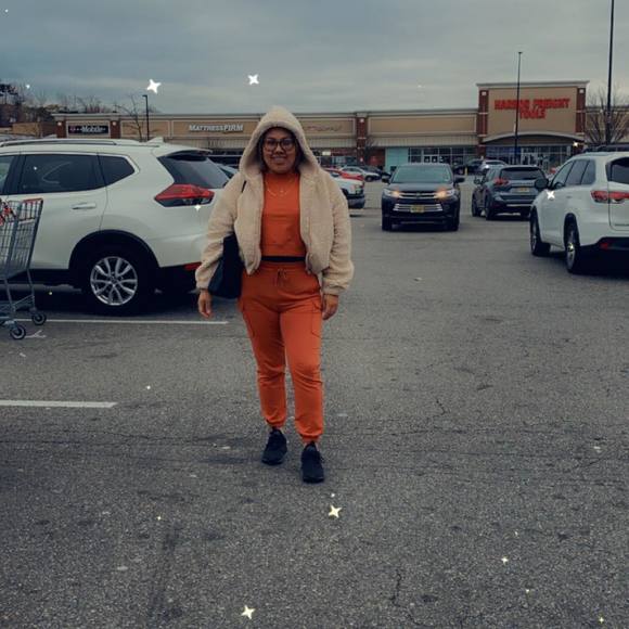 Profile Picture of Joyce Ramirez (@mde29car31) on Poshmark