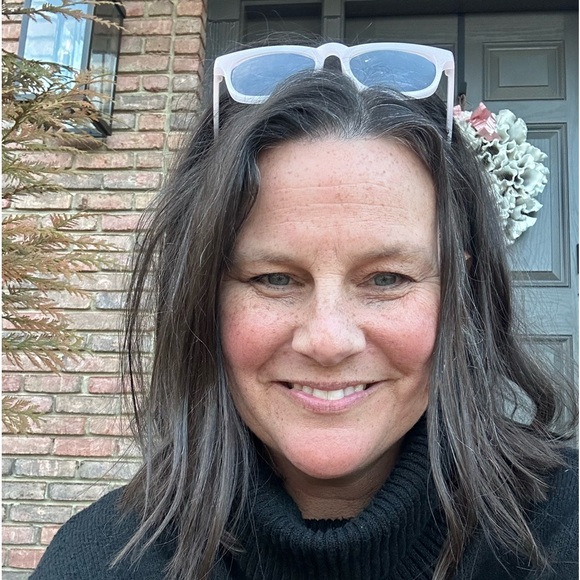 Profile Picture of Tammy Hale (@tammy1828) on Poshmark