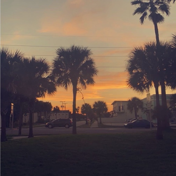 Profile Picture of Sophia Supper (@sunsetsarecool) on Poshmark