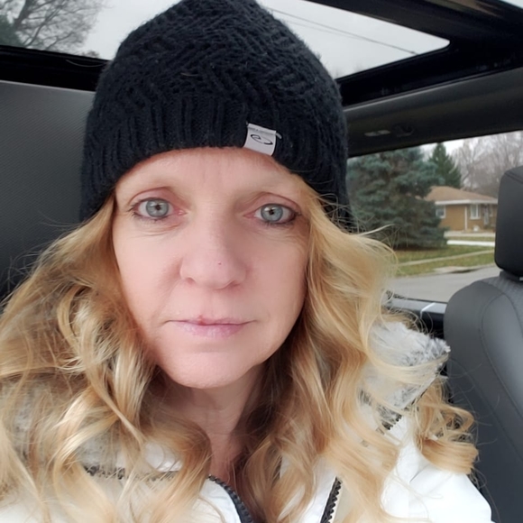 Profile Picture of Mary Jeffries (@jeffriesma) on Poshmark