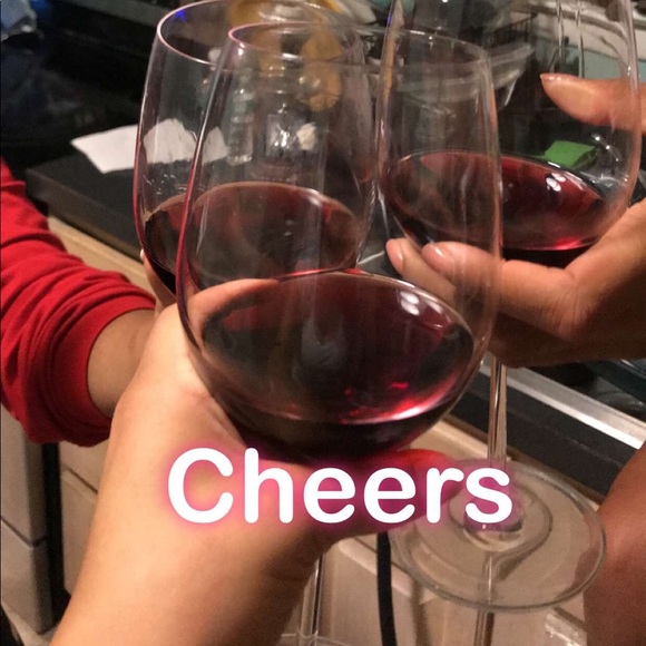 Profile Picture of Tracey Cardenas (@tracxoo) on Poshmark