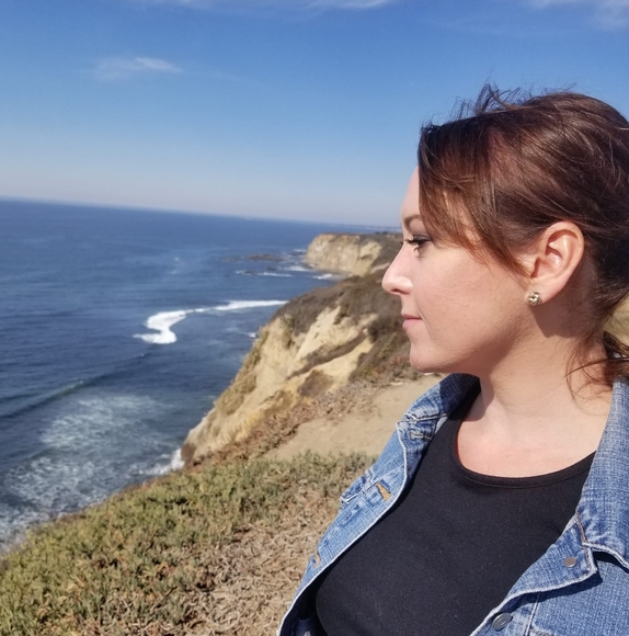 Profile Picture of Samantha Horton aivaz (@aivaz) on Poshmark