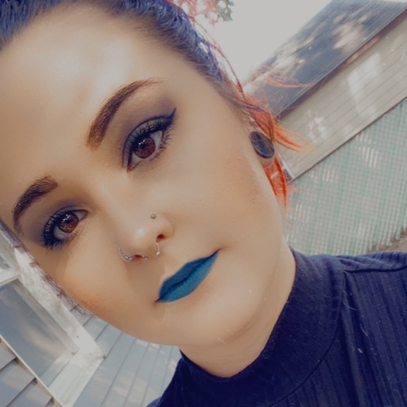 Profile Picture of Alyssa Caviola (@lyssx3niicole) on Poshmark