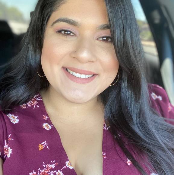 Profile Picture of Alex Ariana (@alex_ariana) on Poshmark