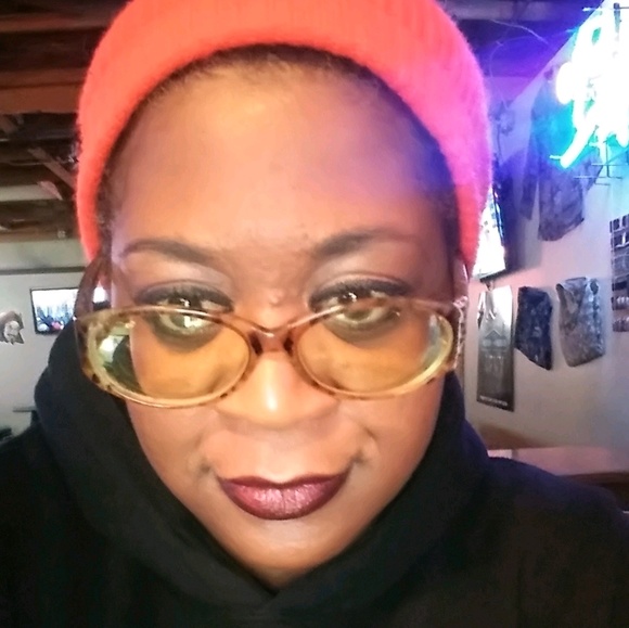 Profile Picture of Tracey Johnson (@alkenhar) on Poshmark