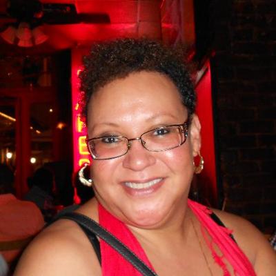 Profile Picture of Evette Davis (@ladeeeebug) on Twitter