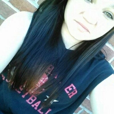 Profile Picture of Elizabeth Baer (@ayeitselizabeth) on Twitter