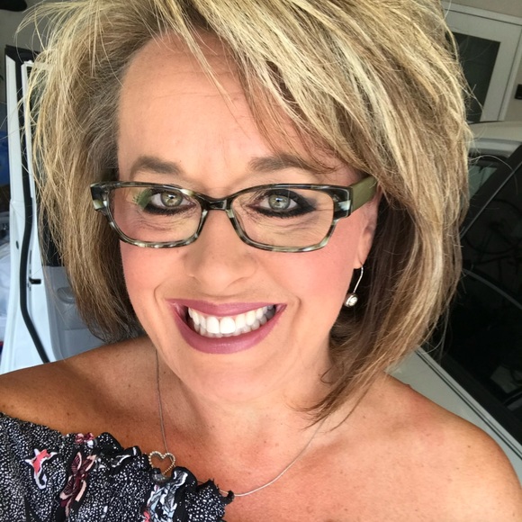 Profile Picture of Tiffany Degraaf (@tdegraaf) on Poshmark