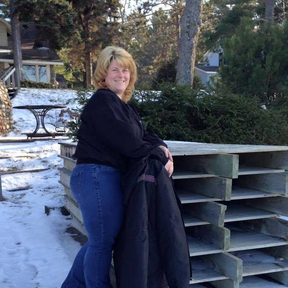 Profile Picture of Wendy Owens (@listvan21) on Poshmark