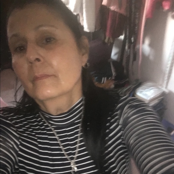 Profile Picture of Chevelle Colaluca (@finewinediva) on Poshmark