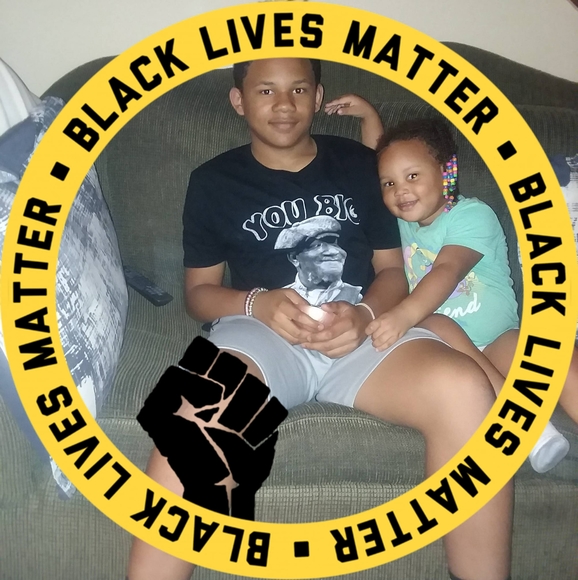 Profile Picture of Desiree Dyer (@desireedyer029) on Poshmark