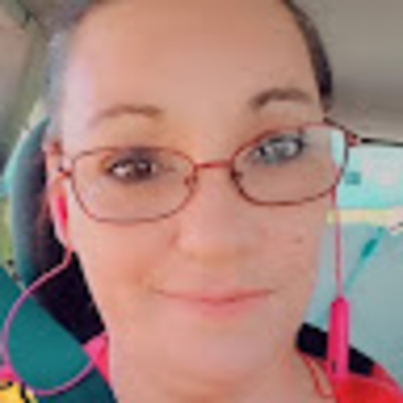 Profile Picture of Robin Parker (@robinparker783) on Poshmark