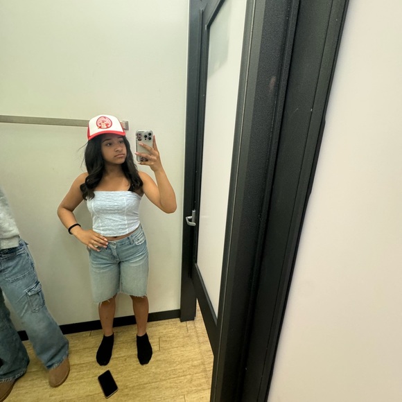 Profile Picture of Lily Walters (@lilianahwalters) on Poshmark