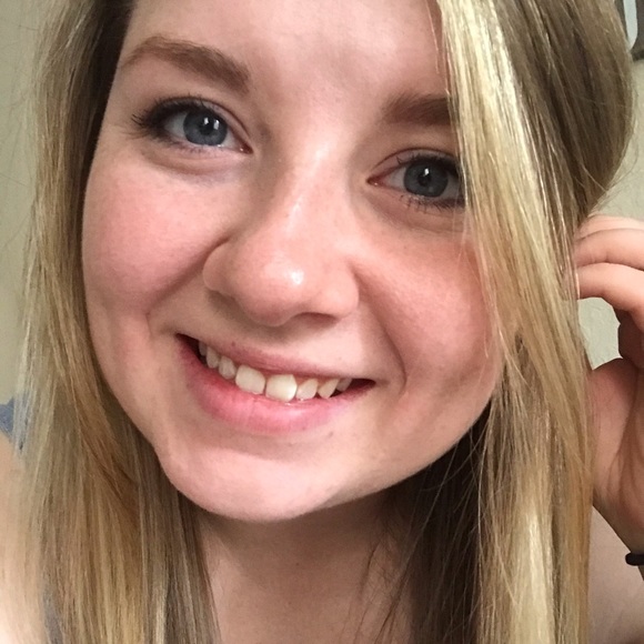 Profile Picture of Miranda Austill (@mirandaaustill) on Poshmark