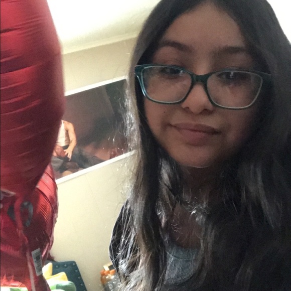 Profile Picture of Lizeth Solis (@lizethsolis6108) on Poshmark