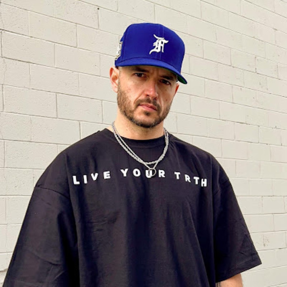 Profile Picture of Jesse Wines (@jessemwines) on Poshmark