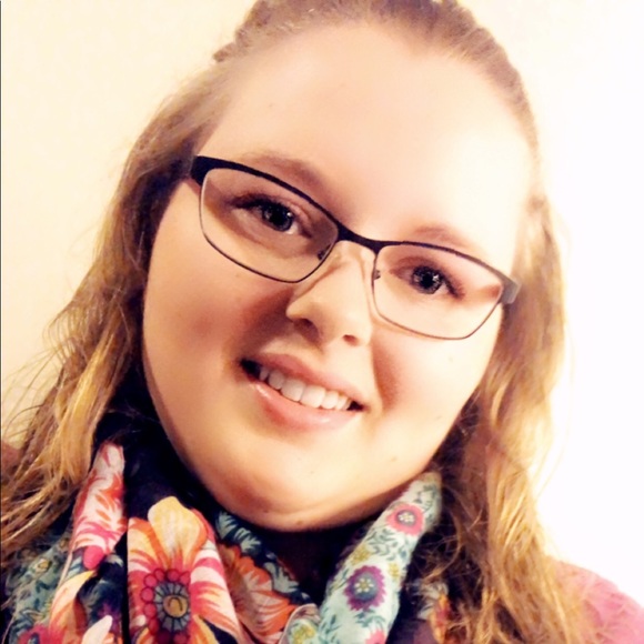 Profile Picture of Danielle Mentzer (@dmentzer14) on Poshmark