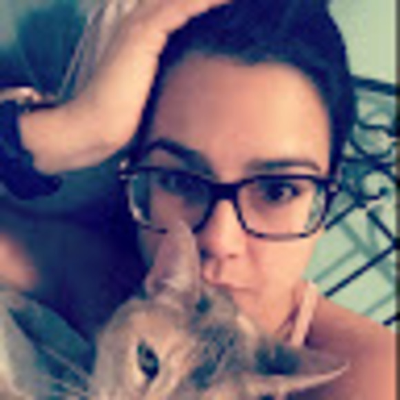 Profile Picture of Rosalyn Rivera (@rosalyn_rivera) on Poshmark