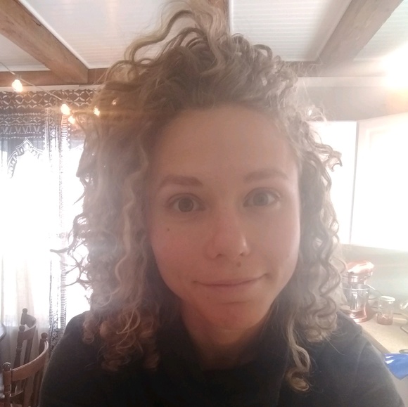 Profile Picture of Hannah Jalovick (@hjalovick) on Poshmark