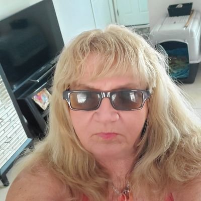 Profile Picture of CAROL GRIMES (@CAROLNUM18FAN) on Twitter