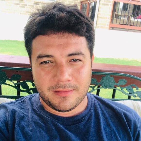 Profile Picture of David Chevez (@davidchevez) on Poshmark