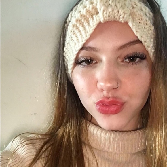 Profile Picture of Abby Singleton (@abbyparousia) on Poshmark