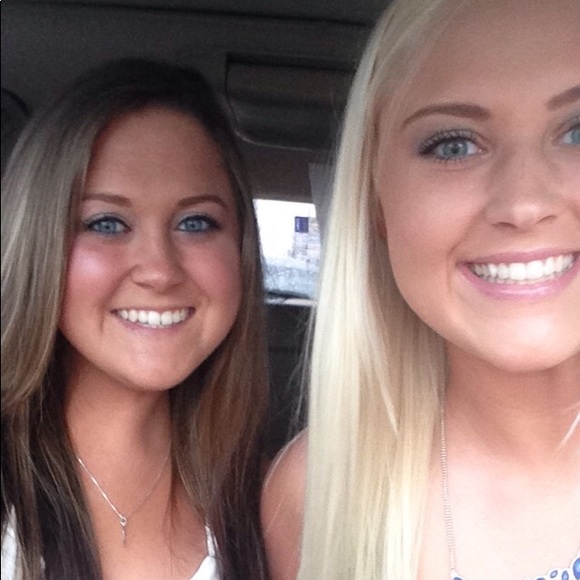 Profile Picture of Alyssa Sterkowitz (@ansterkowitz18) on Poshmark