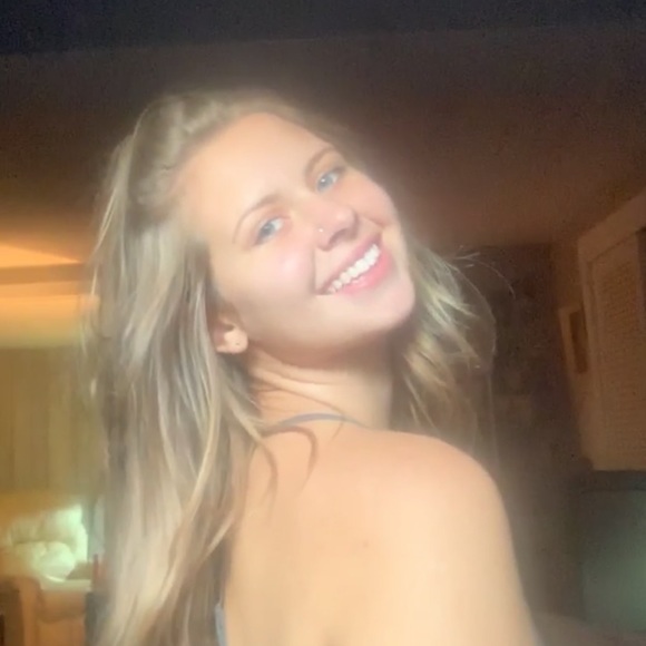 Profile Picture of Taylor Matlack (@taylor26m) on Poshmark