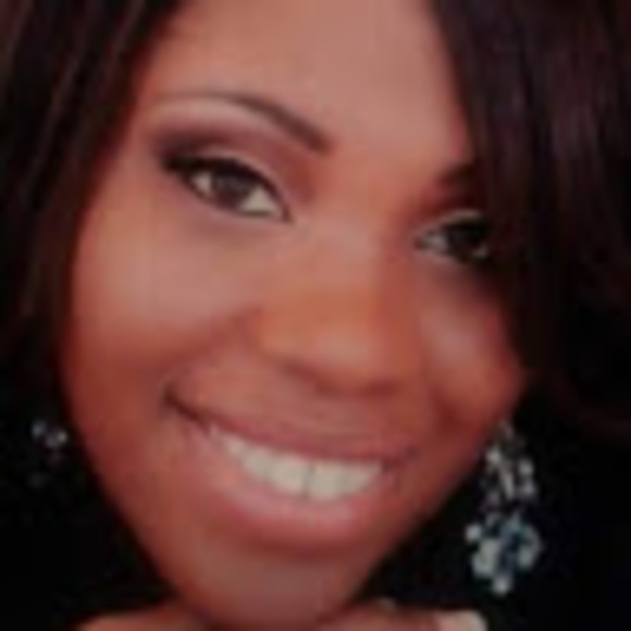 Profile Picture of Smart mom Smart kids (@poshyful) on Poshmark