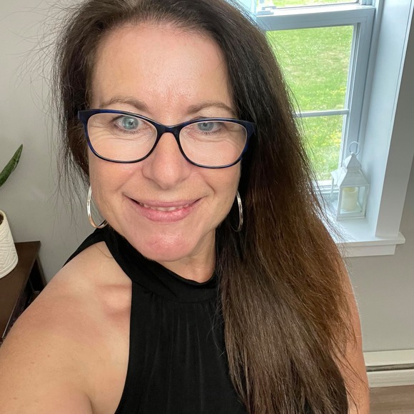 Profile Picture of Joleen Mcphail (@joleen_comeau) on Poshmark