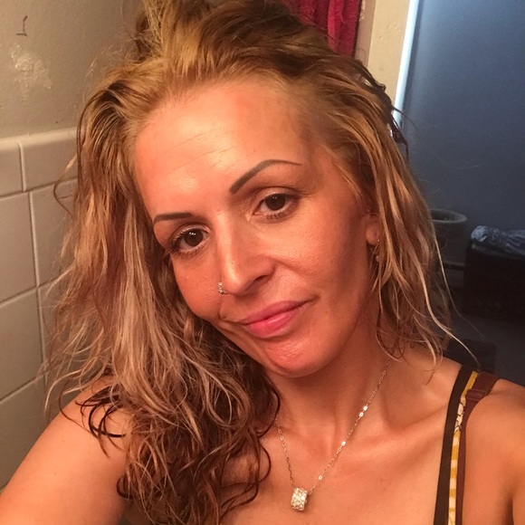 Profile Picture of Jaime Benichak (@jaimelynn091178) on Poshmark