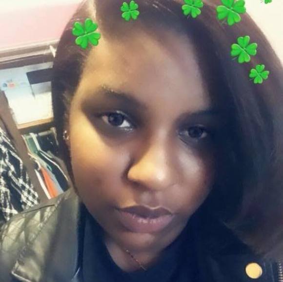 Profile Picture of Lynnette Smith (@giggles135) on Poshmark