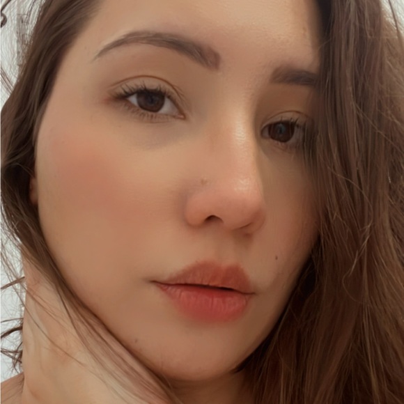 Profile Picture of Julie Ringvelski (@jurngv) on Poshmark