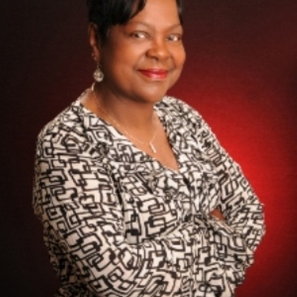 Pauline Brisbon - Poshmark Profile Picture of Pauline Brisbon (@pgdiddy1) on Poshmark